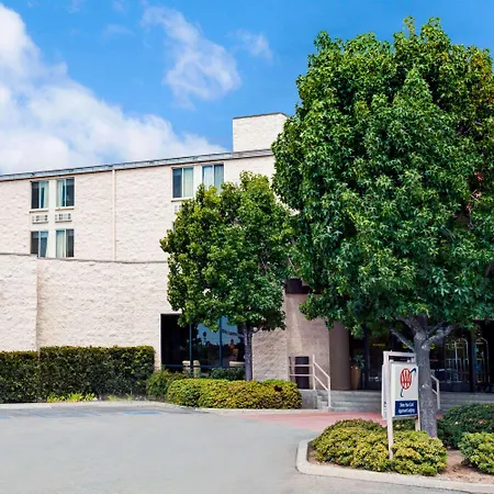 Days Inn & Suites By Wyndham Fullerton